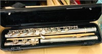Police: Yamaha Flute Yfl 212