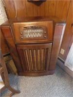 Vintage Tube Console radio. Philco.