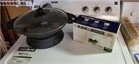 Electric wok plus Electric can opener not tested