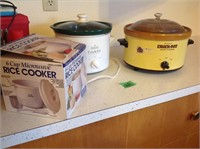 2 crock pots & rice cooker