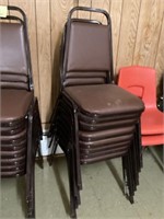 8 Padded stackable chairs