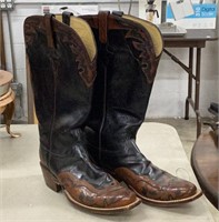 Pair of Lucchese Classics S 8.5 cowboy boots