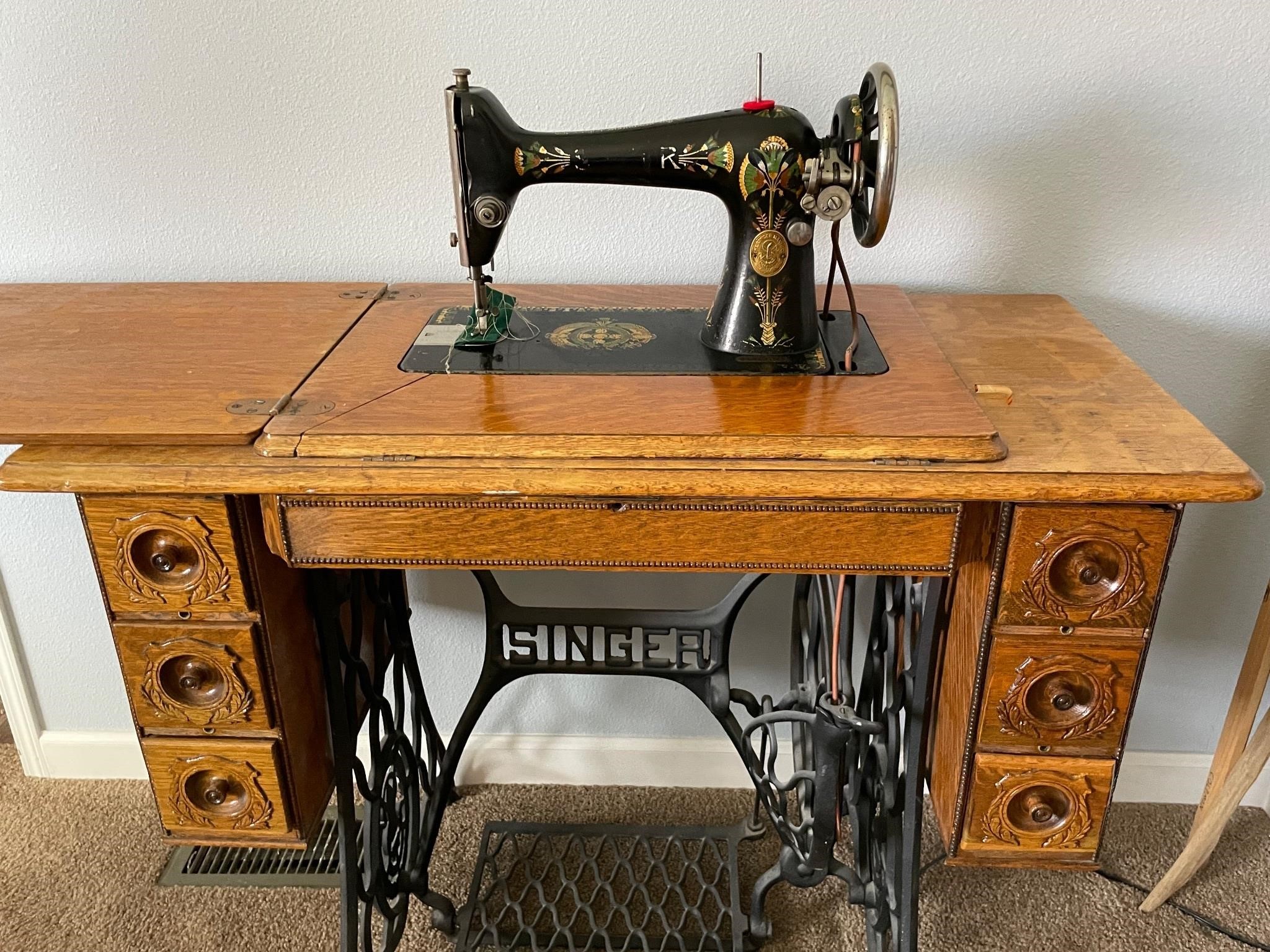 Vintage Singer Sewing Machine - ca 1845