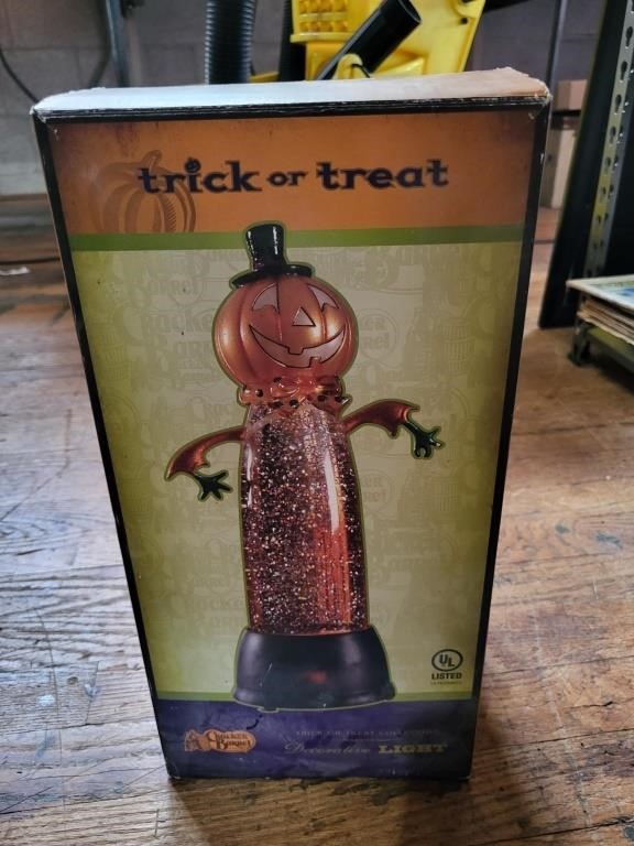 Cracker Barrel Trick or Treat Collection Light