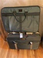 Luggage; Samsonite Suitcase