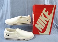 NIKE LADIES COURT LEGACY SLIP ON SHOE-SZ 8 IN BOX