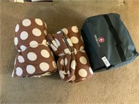 3 Sleeping Bags (1-Swiss gear)