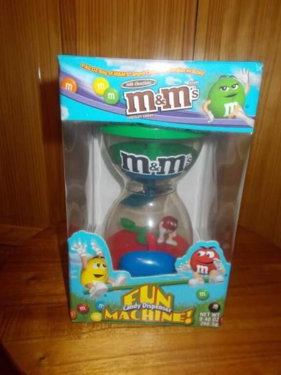 M & M FUN MACHINE (HOUR GLASS)