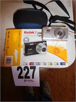 KODAX CAMERA WITH BOX & CARRYING CASE