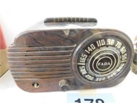 Early FADA Bakelite/plastic radio