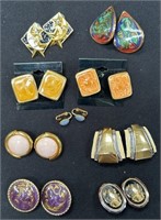 N - LOT OF COSTUME JEWELRY EARRINGS (J1)