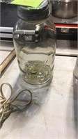 Mason jar with metal lid