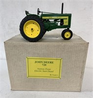 1/16 John Deere 720 Plastic Tractor with Box