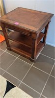 set of  2 end tables