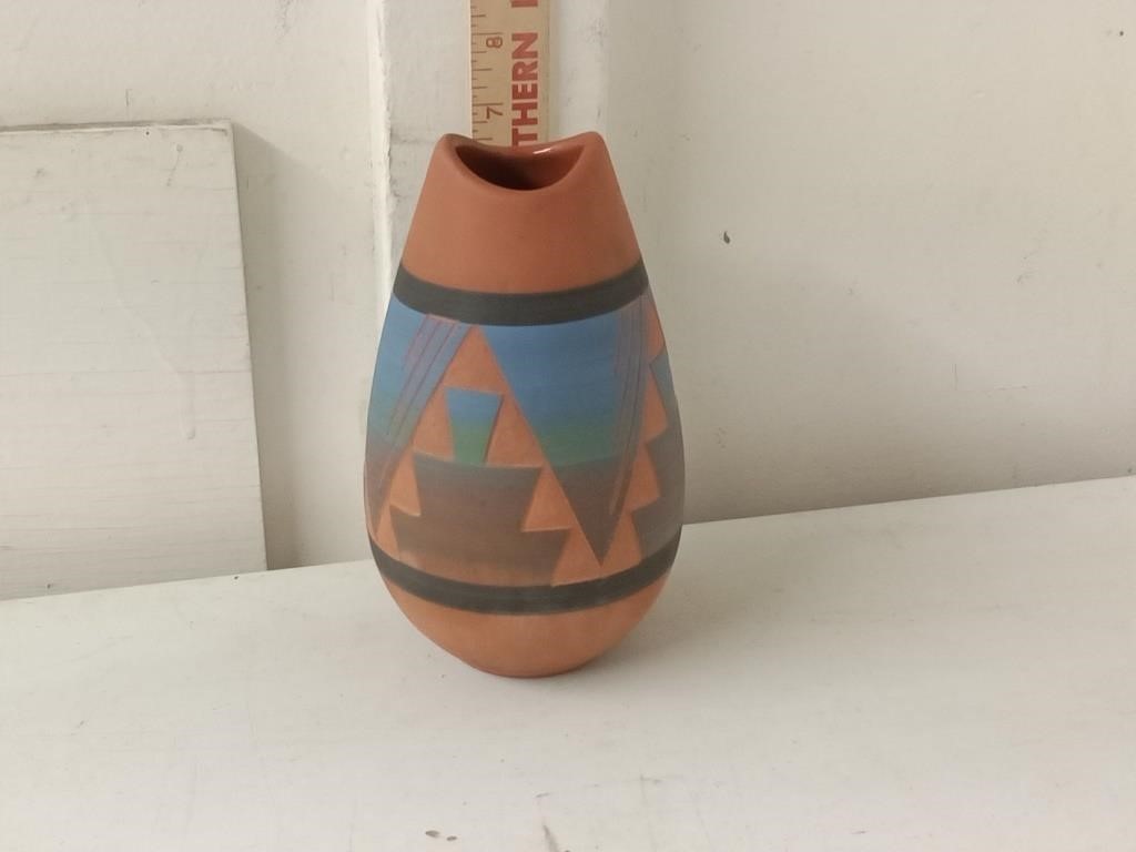 vtg Lakota Indian Pottery vase