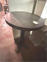 Pedestal table