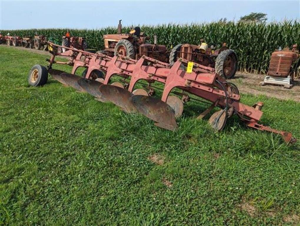 IH 5-Bottom Plow Model M720