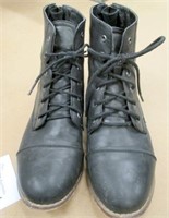 Pair of Size 9 Boots Lightly Used