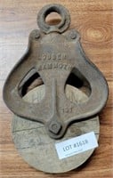 ANTIQUE CAST IRON & WOOD BARN PULLEY