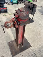 6 inch Vice & RIDGID Pipe Vice on stand