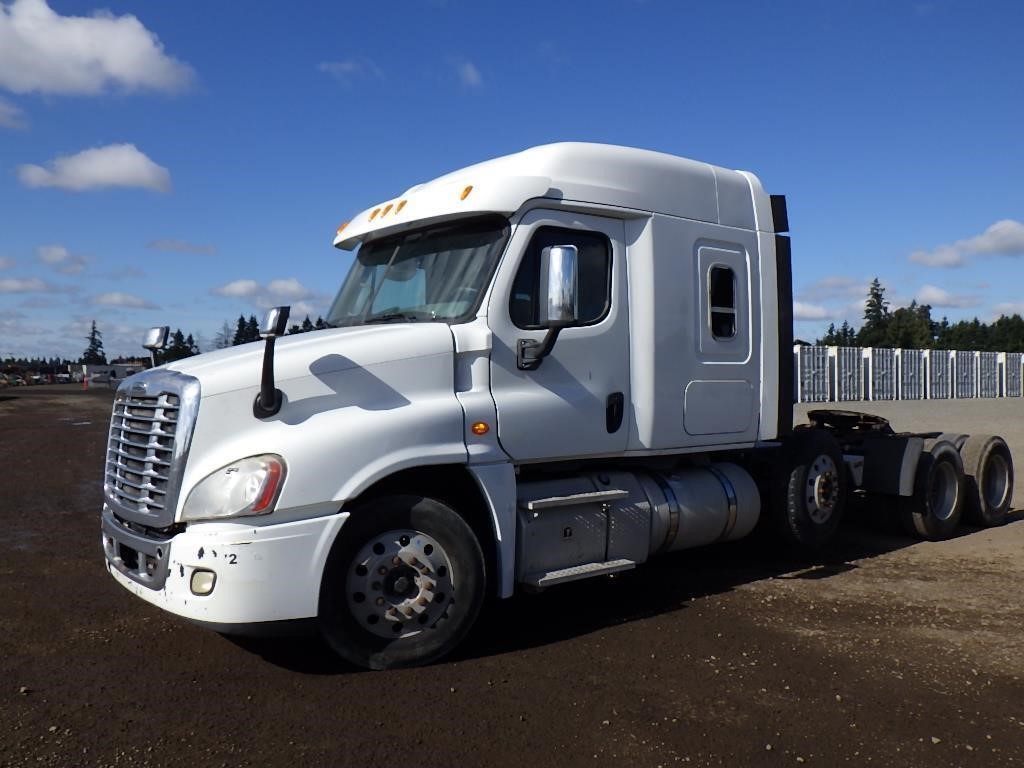 2014 Freightliner Cascadia Tri-Axle Sleeper Truck