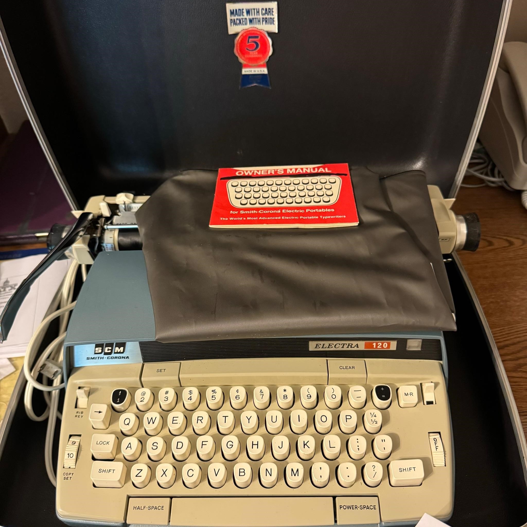 Smith-Corona Electra 120 Typewriter w/case