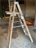 6’ foot wooden folding ladder
