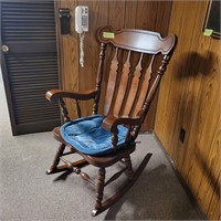 B321 Solid maple rocker w cushion