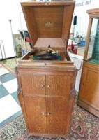 VICTROLA PLAYER WITH RECORDS