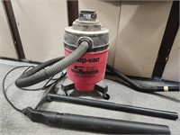 5gal Shop Vac - Turns on! Comes with attachments.