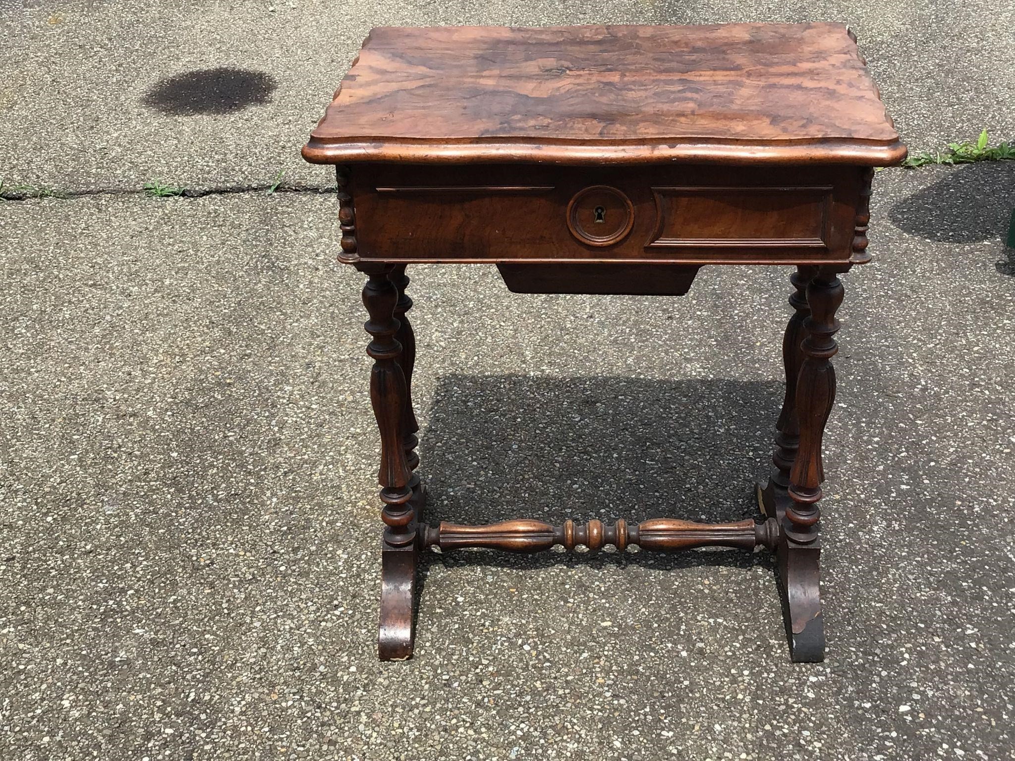 ANTIQUE  WOOD SEWING STAND WITH LIFT TOP = NEAT