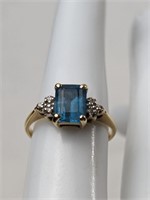 14KT GOLD RING W BLUE STONE