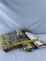 3pc vintage linens and quilt