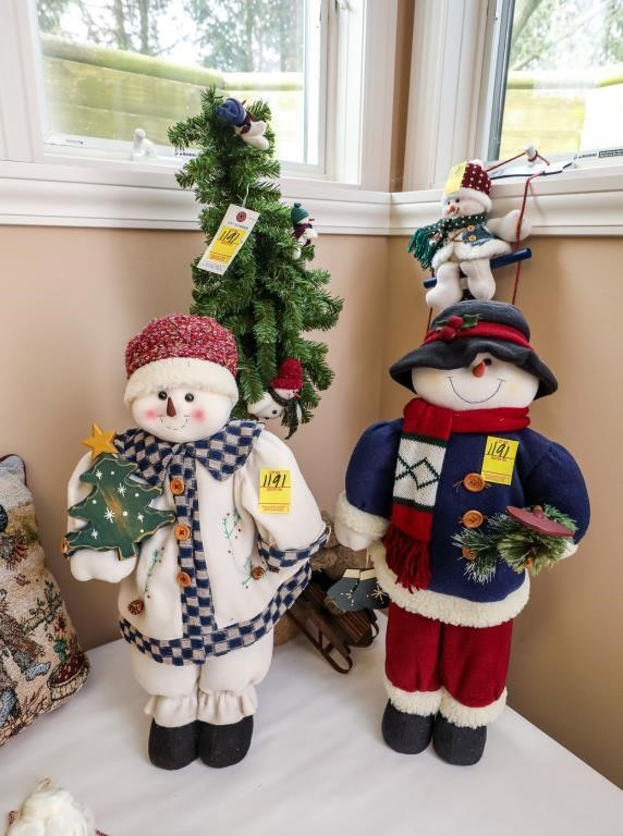 24" Snowman & Mrs. Snowman & 32" Artifical Tree