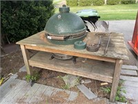 BIG GREEN EGG GRILL AND TABLE
