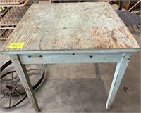chippy green primitive table