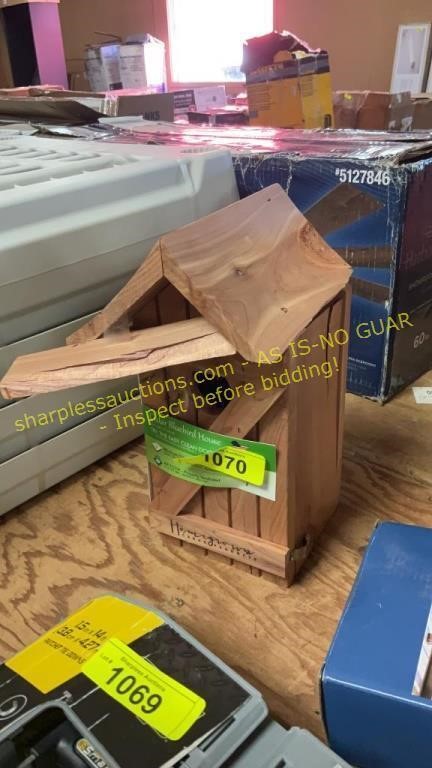 Cedar Bluebird House (Damage)