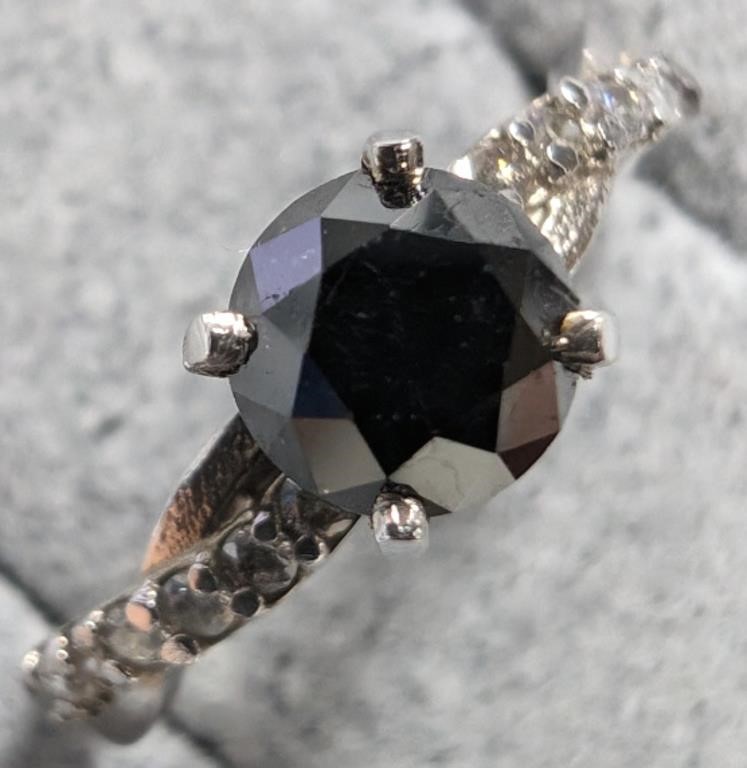 $2075 14K  Black Diamond(0.6ct) 14 Side Diamonds(0