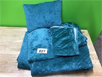 Turquoise Queen Quilt & Pillow Shams