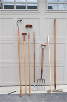 Various Garden Hoes, Pitch Forks & Rack