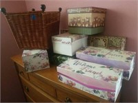MISCELLANOUS DECORATIVE BOXES IN A WICKER BASKET