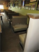 (7) Booth seating.