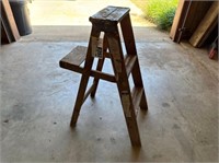 3' WOODEN STEP LADDER