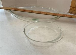 Glass Pyrex baking dishes