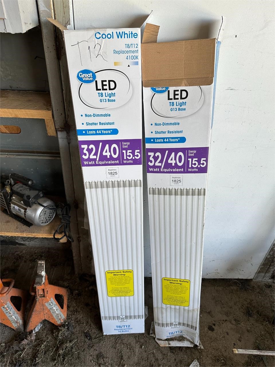 LED 15.5 Watt T8 Fluorescent Light Bulbs