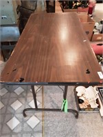 2 metal folding tables