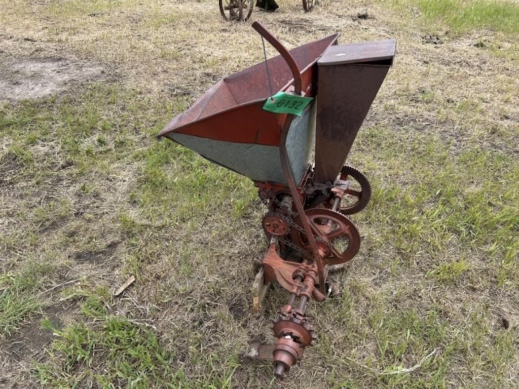 IH End Gate Seeder