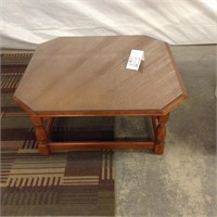 Coffee table w/ glass top (36x36x16)