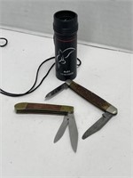 2 Pocket Knifes and Small Flashlight