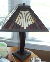 ARTS & CRAFTS STAINED GLASS LAMP